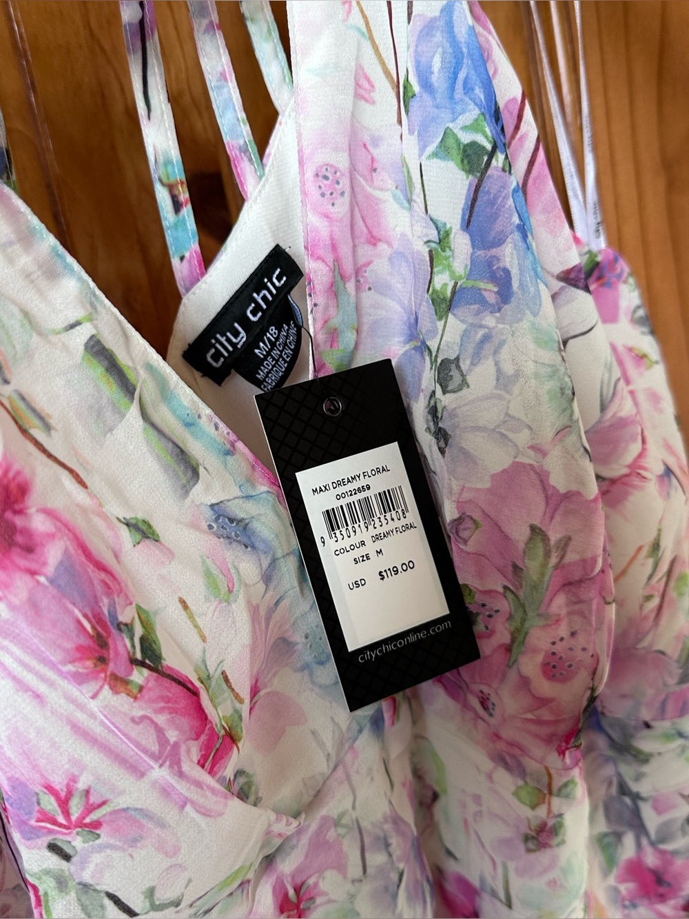 City Chic Maxi Dress in Dreamy Floral print - Picture 6 of 7